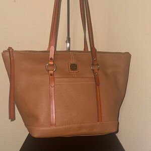 Classic Tan Pebbled Leather Tote with Contrast Straps
